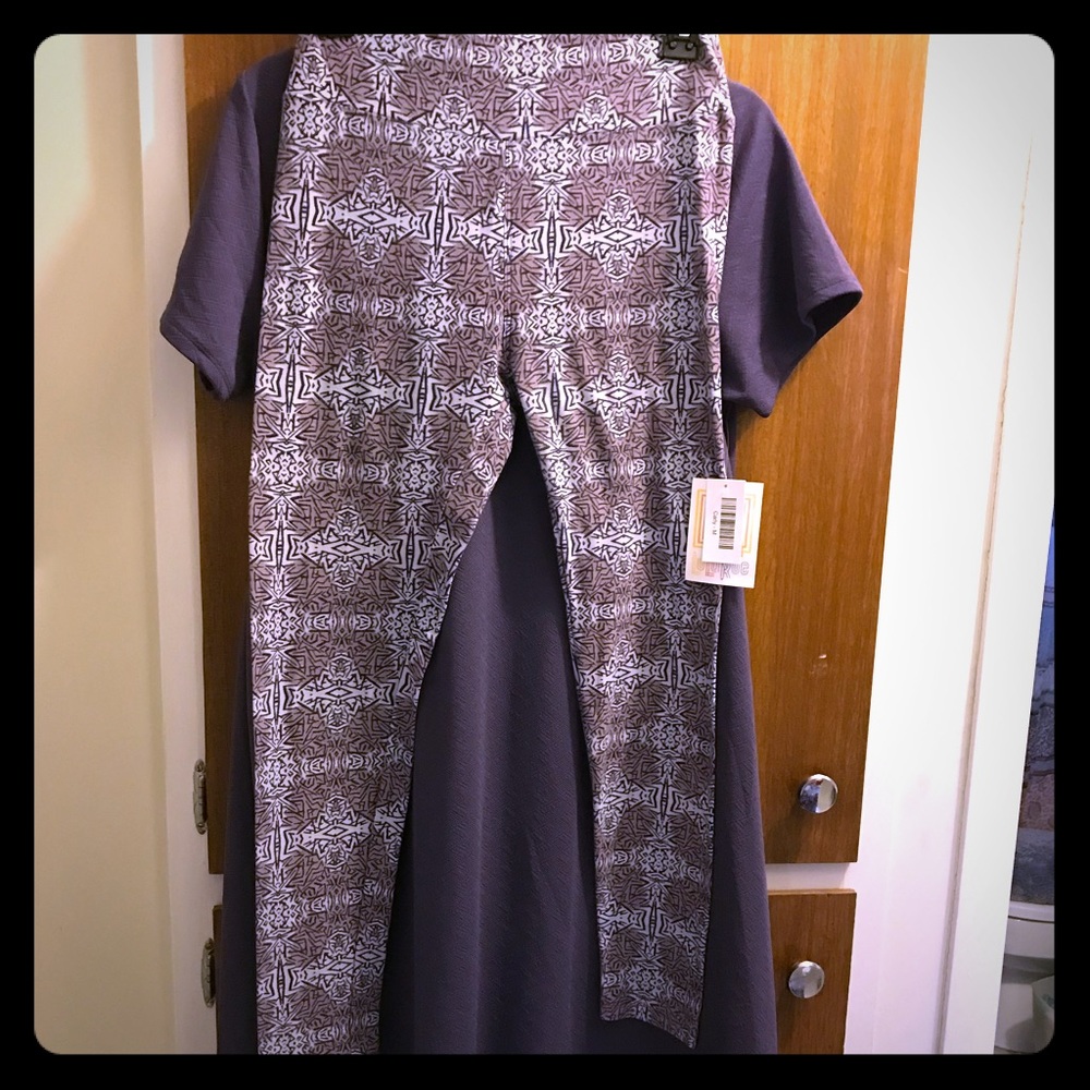 Purple Carly and lularoe leggings outfit